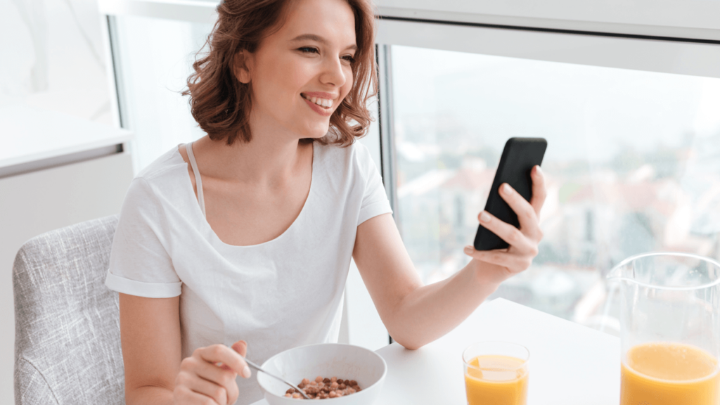 avoid mobiles and laptops while having food